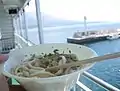 やぶ金のうどんと桜島（左奥）