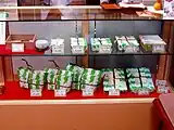 お土産の箱入りと篭入り（2007年12月撮影）