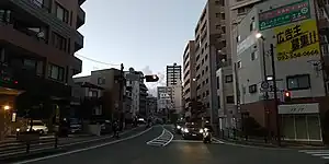 桜坂桧原線、筑紫女学園前交差点の北側(赤坂三丁目)