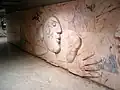 黄色線駅構内のアート