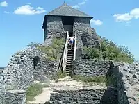Salgó城。宿敵のヤン・イスクラが1450年に占領したが、1460年までにマーチャーシュが取り戻した。伝説ではマーチャーシュは頭を傷付けられ、その傷がマーチャーシュを怒らせて Zagyvafő 付近を襲撃して周囲の2つの城を破壊した。