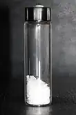 瓶に入ったマレイン酸