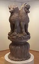 柱頭の側面。サーンチー考古学博物館（英語: Sanchi Archaeological Museum）