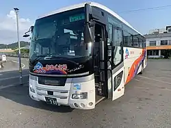 「あまくさ号」のステッカーが貼られた日野・セレガ(B&Sみやざき号からの転用車)塗装は下欄の高速車用共通デザインと同じ