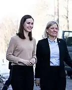 2022年3月5日、ヘルシンキでフィンランドのサンナ・マリン首相と共同記者会見を行った。