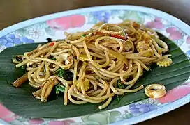 スパゲッティの麺を使った伊泰折衷のフュージョンバージョン