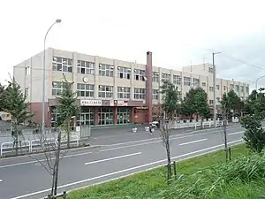 校舎正面(2010年9月)