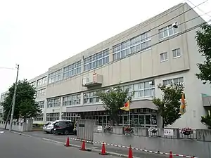 校舎正面(2010年8月)