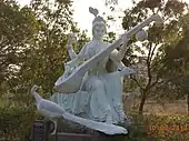 サラスヴァティーの石像（ダーヴァナゲレ美術大学）