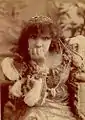 ナポレオン・サロニー（英語版）撮影、1890年頃。