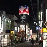春日部店『クレヨンしんちゃん』に登場する「サトーココノカドー」の期間限定コラボ屋上看板