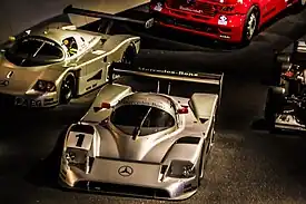 C11(1991年型、手前)とザウバー・C9(1989年型、奥)