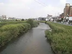 愛知県道298号安城知立線弘法橋上より上流側を望む（知立市新林町、2013年（平成25年）7月）