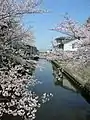 住宅地の間を流れる佐屋川創郷公園付近