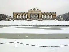冬の雪景色のグロリエッテ