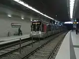 地下駅に進入するNF8U(2016年撮影)