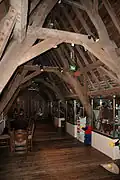 大きな館の屋根裏を見学者のために活用している例（オランダ、リンブルフ州、Kasteel Hoensbroekの屋根裏）