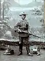 M1896コーデュロイ野戦服、外地派遣の前にスタジオ撮影された一葉（1904年）