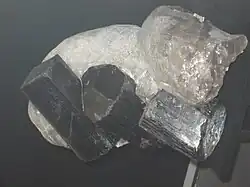 鉄電気石