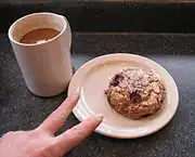 コーヒーとスコーン(オーストラリアのコーヒーショップでのおやつ)