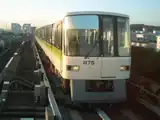 第17編成(窓下の帯が緑色)