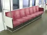 1000形ワイドドア車普通座席（7人がけ）
