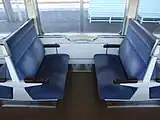 クロスシート前後座席