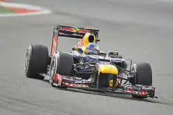 2012年バーレーンGPにて走行中のRB8ドライバーはセバスチャン・ベッテル