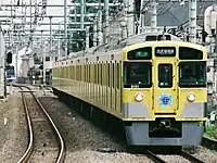 9000系9101編成手すり・靴ずり…黒電気連結器…無