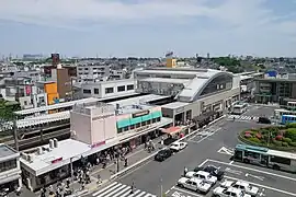 2005年に改良された南口駅舎（2012年5月）