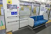 新設された車椅子スペース（クハ2071）