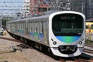 30000系電車による拝島線の急行（2021年4月21日 小川駅 ）