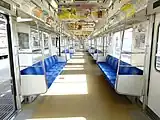 1次車の車内（モハ20201）床面の色が異なる。