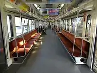 クハ3010の車内(2014年2月17日撮影)。全編成ほぼ登場時の姿を残している。