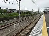 羽生方向。左から秩父鉄道秩父本線の本線、長瀞方面の連絡線、当駅3番線（2020年6月）