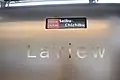 同左、「Laview」のロゴ（2019年7月3日撮影）