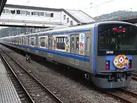 中線に停車する回送列車（1番ホームから）