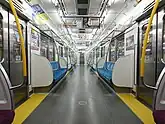 2079編成は床面の配色が異なる（クハ2080）