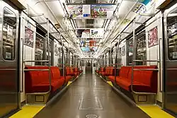 ワンマン化改造車の車内新2000系の特修車に近い見付となった。(写真は9108編成)