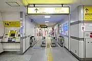 西口改札（2023年4月）