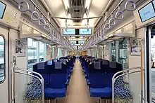 西武40000系の車内、クロスシートの状態