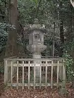 石燈籠(重要文化財、下社)