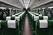 2号車の車内（緑色）