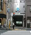 リニューアル前の東京メトロ千代田線千駄木駅1番出入口(2010年5月)