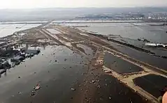 冠水した仙台空港（2011年3月13日）