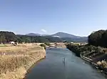 湧水町の吉松橋より下流側を望む
