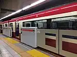 2扉車の場合は中央のホームドアは開閉しない（2020年7月）