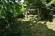 後円部の浅間古墳神社参道