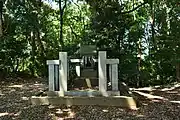 後円部頂部に祀られている浅間古墳神社