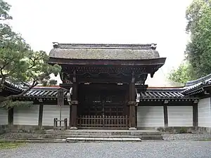 霊明殿唐門